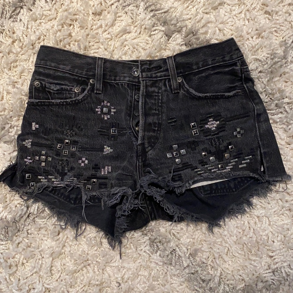 Levi Cut-Off Black Jean Shorts